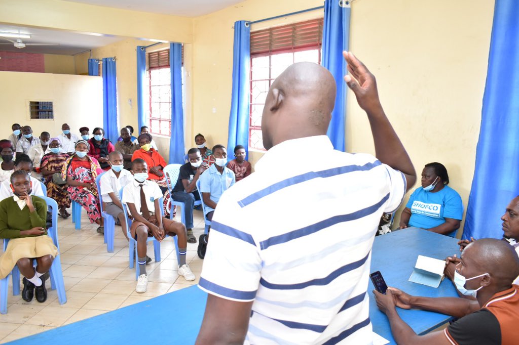 KennedyOdede's tweet photo. SHOFCO leaders in Jomvu constituency distributing Cheques worth Ksh. 660,000 to support students in that area. The MP @HonBadyTwalib will match what we have given. Thank you for you partnership with SHOFCO. https://t.co/DPU5gF8LM5