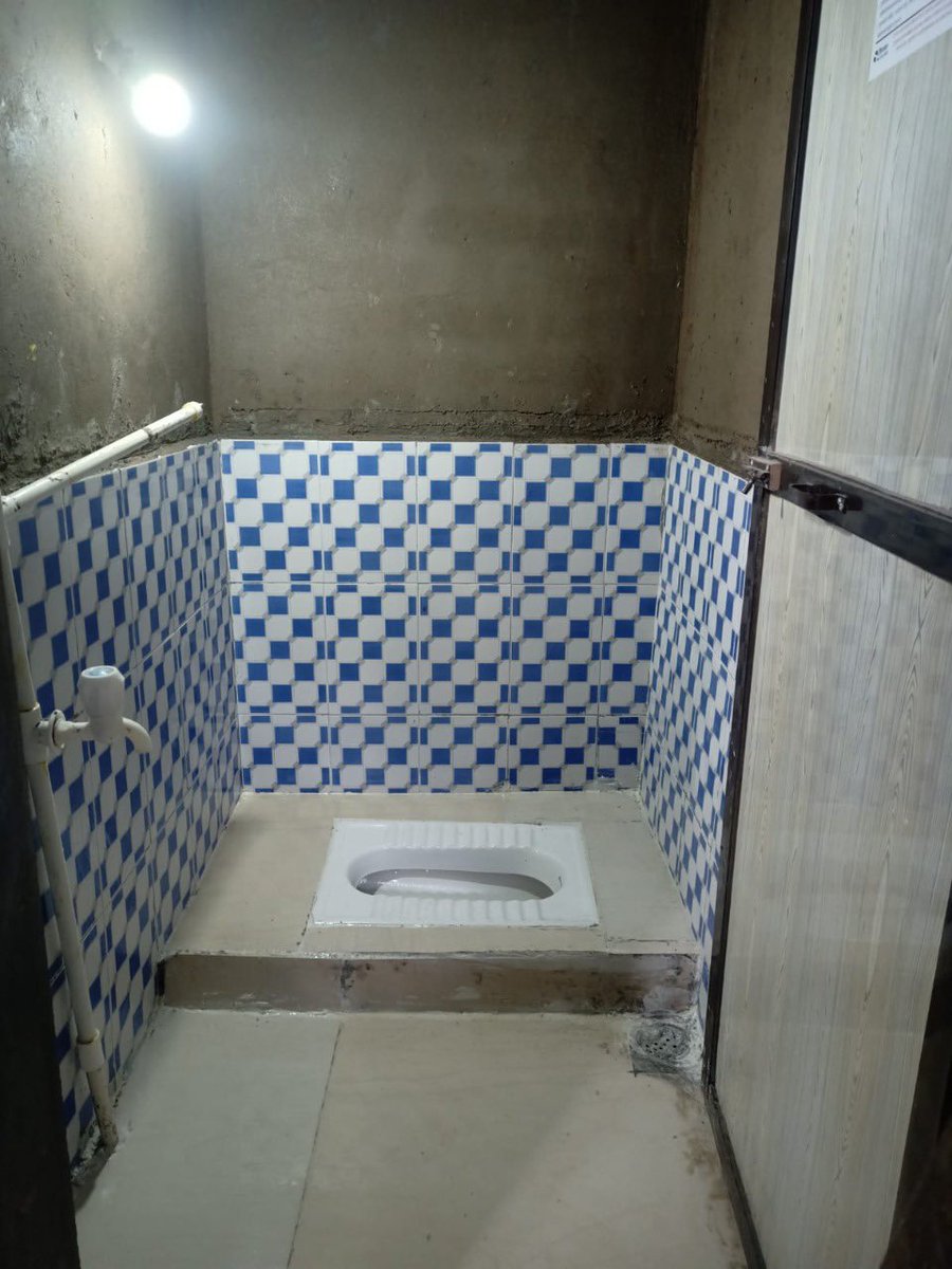 ShelterAssts's tweet photo. Under the #UrbanWASH Project, families in Turbhe ward settlements are being encouraged to use home toilets. They are educated on the use of #Septictanks as an excellent substitute where drainage networks are unavailable.#Sanitation #OneHomeOneToilet #COVID19 #togetherwithkindness https://t.co/DNx4EpXZub