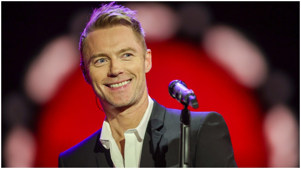 Singer Ronan Keating Settles with News of the World Publisher Over Phone Hacking Claims dlvr.it/S4RgRX