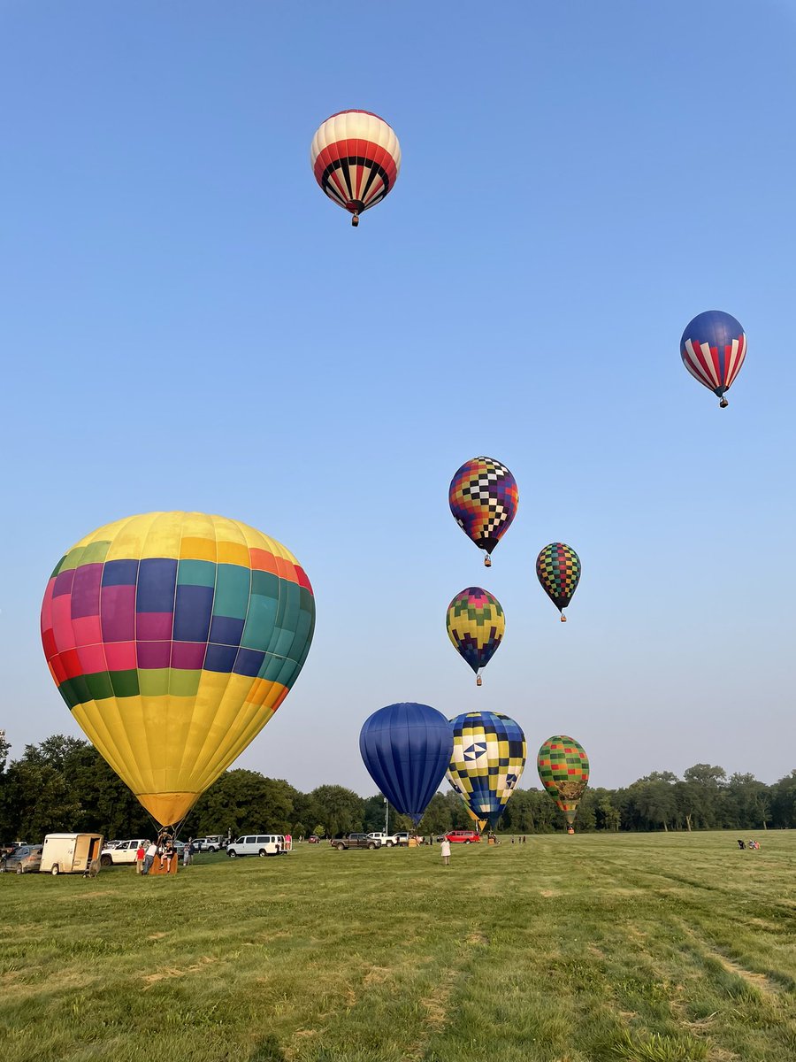 DSMpartnership's tweet photo. Look up! The National Balloon Classic Flight Over Des Moines is under way. #DSMUSA https://t.co/DxJBj3mmfn