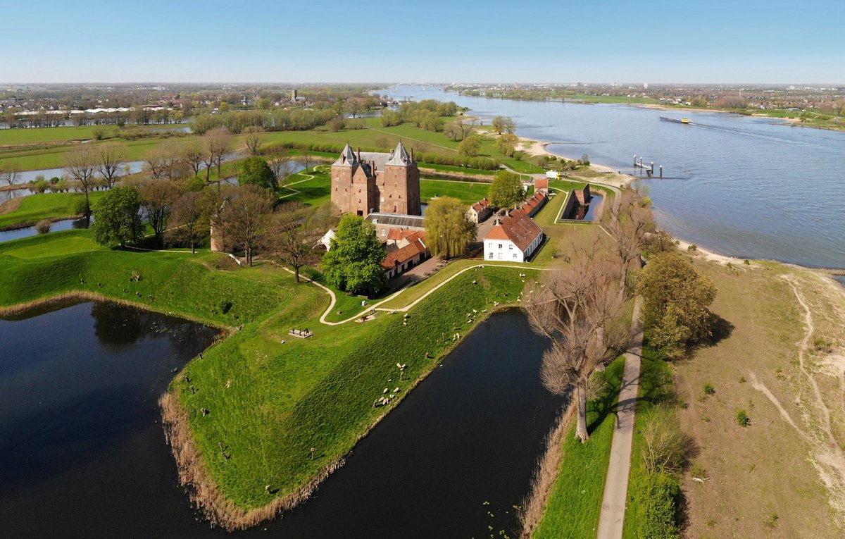 Prachtig nieuws: @Unesco's Werelderfgoedcomité heeft de #HollandseWaterlinies zojuist op de Werelderfgoedlijst geplaatst. Van harte gefeliciteerd!. 
bit.ly/3kVqOT3 #werelderfgoed #WorldHeritage 
<a href="/KGFerrier/">Kathleen Ferrier</a>, @Koosje_NL, <a href="/MarieliesS/">Marielies Schelhaas</a>, <a href="/NOS/">NOS</a> <a href="/anp/">ANP</a>