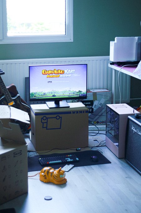 Useless life update: me and @milomauwmauw bought a lil house together and are just settling in ? https://t