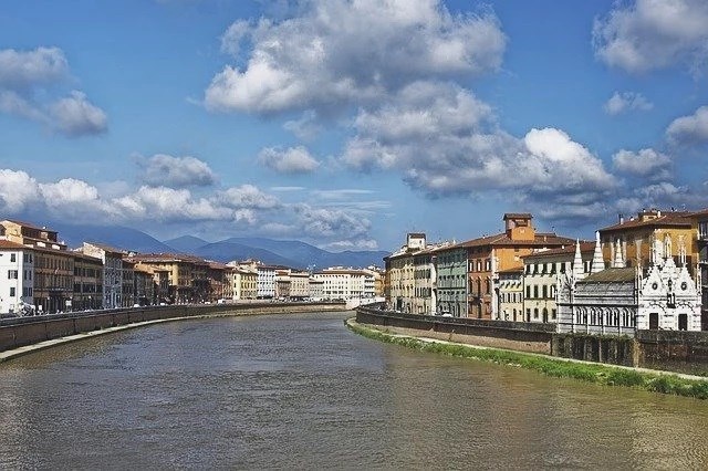 Discovery_GT's tweet photo. Afternoon stroll, in the Lungarno di Pisa 😍 Check out la Chiesa della Spina! The Gothic little jewel steeped on the edge of the riverbank!
#pisa #goodvibes #history #italianhistory #photography #likeforlikes #followforfollowback #trending #wanderer #wanderlust #bestinitaly https://t.co/SvjIdldvOw