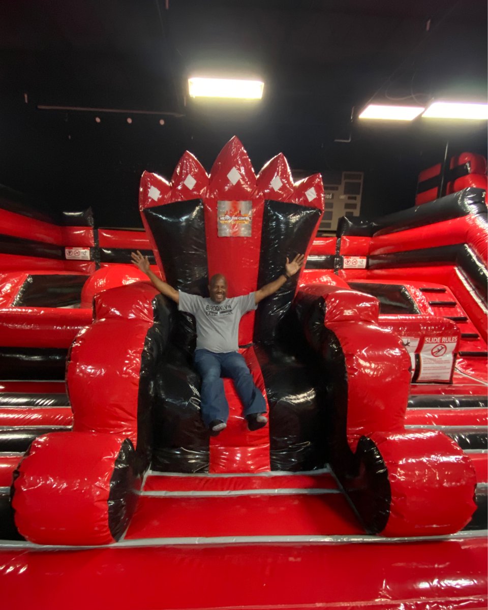 galaxybulls's tweet photo. This is what a very happy customer looks like! Congratulations Greg on your new #inflatablepark at Metro Fun Center!
#galaxymultirides #happycustomer #inflatapark #familyentertainmentcenter #atlanta #inflatablethemeparks https://t.co/N5eIRSp2wv