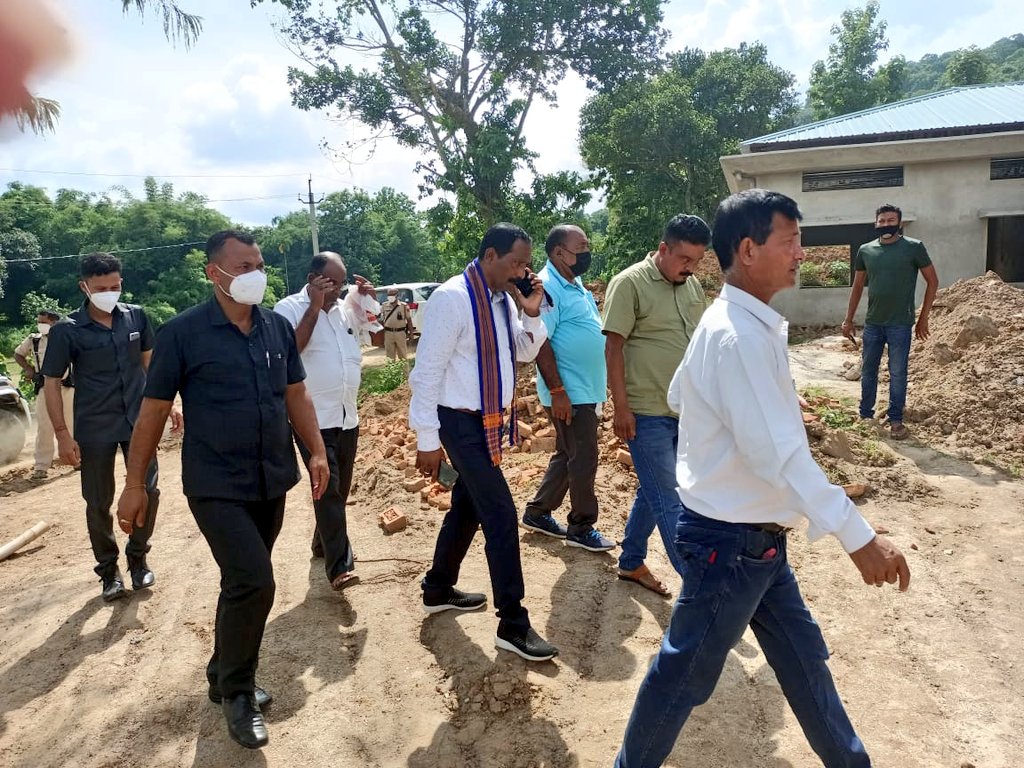 sanjoykishan1's tweet photo. Today visited the construction site of #ModelHighSchool at Amchong Tea Estate in Kamrup Metro.
The construction of the said school is almost complete, hopeful that we'll be able to open it for the services of the students by next month.
HCM @himantabiswa
@CMOfficeAssam https://t.co/VecRhKw6b1