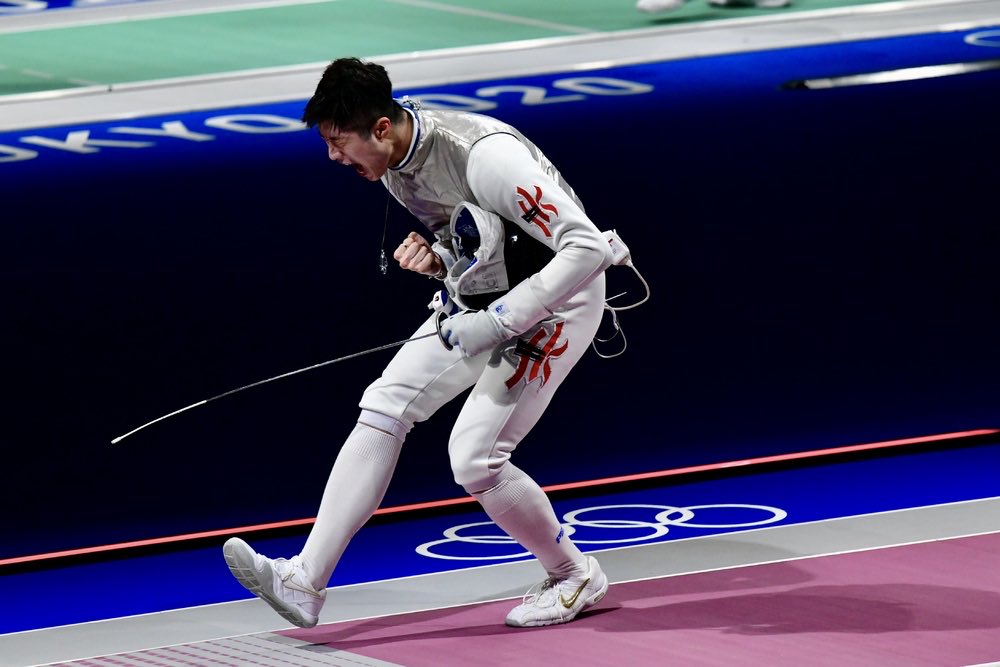 NigelKWLee's tweet photo. Hong Kong fencer Cheung Ka-long win gold in #Toyko2020! 

Today we are proud to say we are #Hongkongers and we win a second gold medal in history.

#香港加油！ https://t.co/GsPl1gy9aJ
