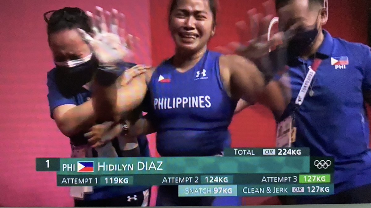 frauey's tweet image. Hidilyn Diaz makes her 3rd and final clean and jerk lift at 127kg, denies China the GOLD in the Women’s 55kg Weightlifting after a total lift of 224kg (97kg in snatch). #Tokyo2020 #Olympics #PHI