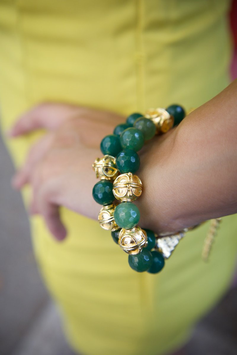 malikabyanju's tweet photo. Faceted green agate round bead and golden findings bracelet adding a pop of colour to this sunshine of a dress. #MalikaByAnju #handmade #jewelry https://t.co/ntBYbrMOxd