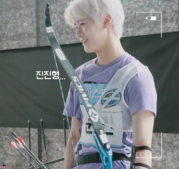virrrri's tweet photo. @bindoingthings Just 2 days ago I watched 2018 and 2019 ISAC of Astro and moonbin with his bucket hat doing archery https://t.co/WWETXZhJcK