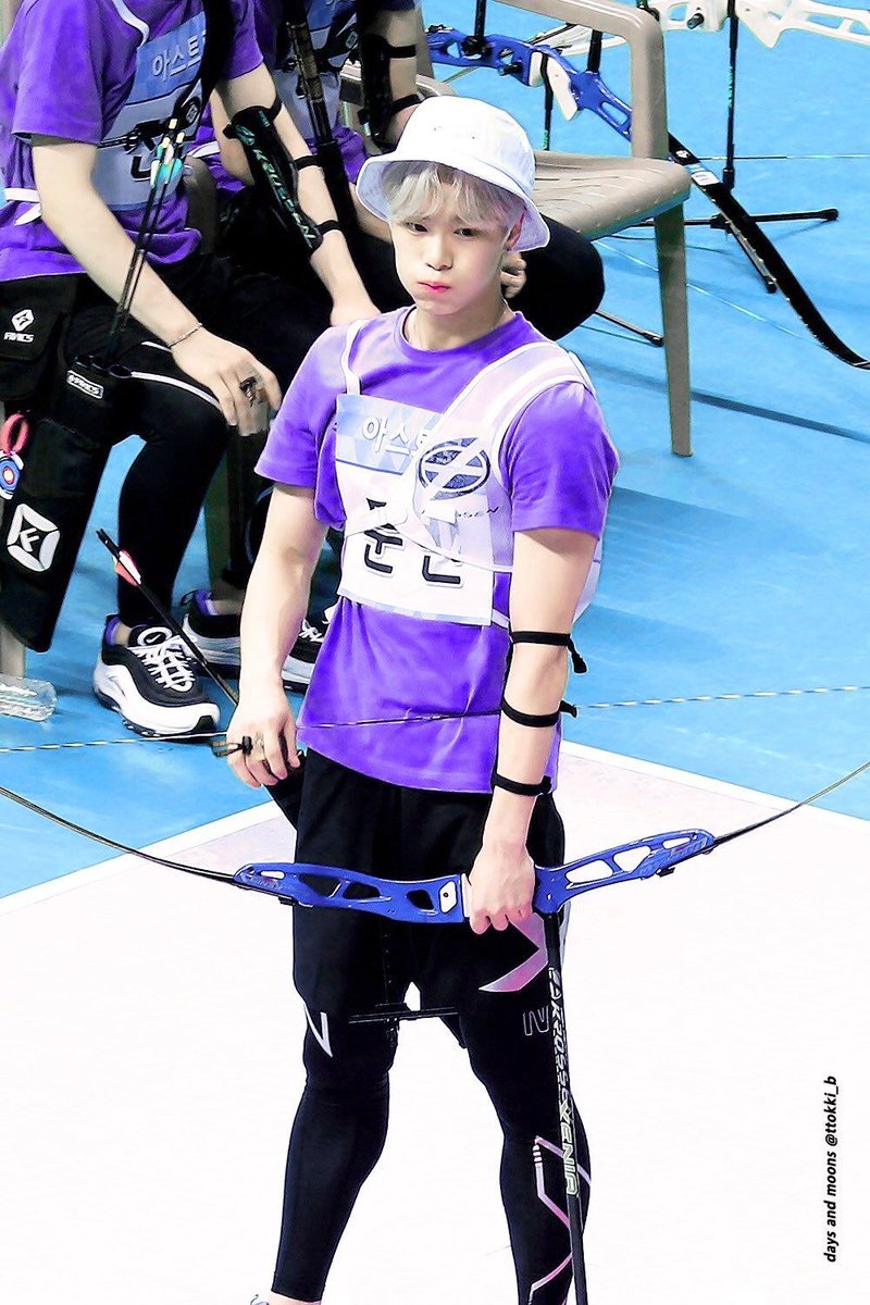 virrrri's tweet photo. @bindoingthings Just 2 days ago I watched 2018 and 2019 ISAC of Astro and moonbin with his bucket hat doing archery https://t.co/WWETXZhJcK