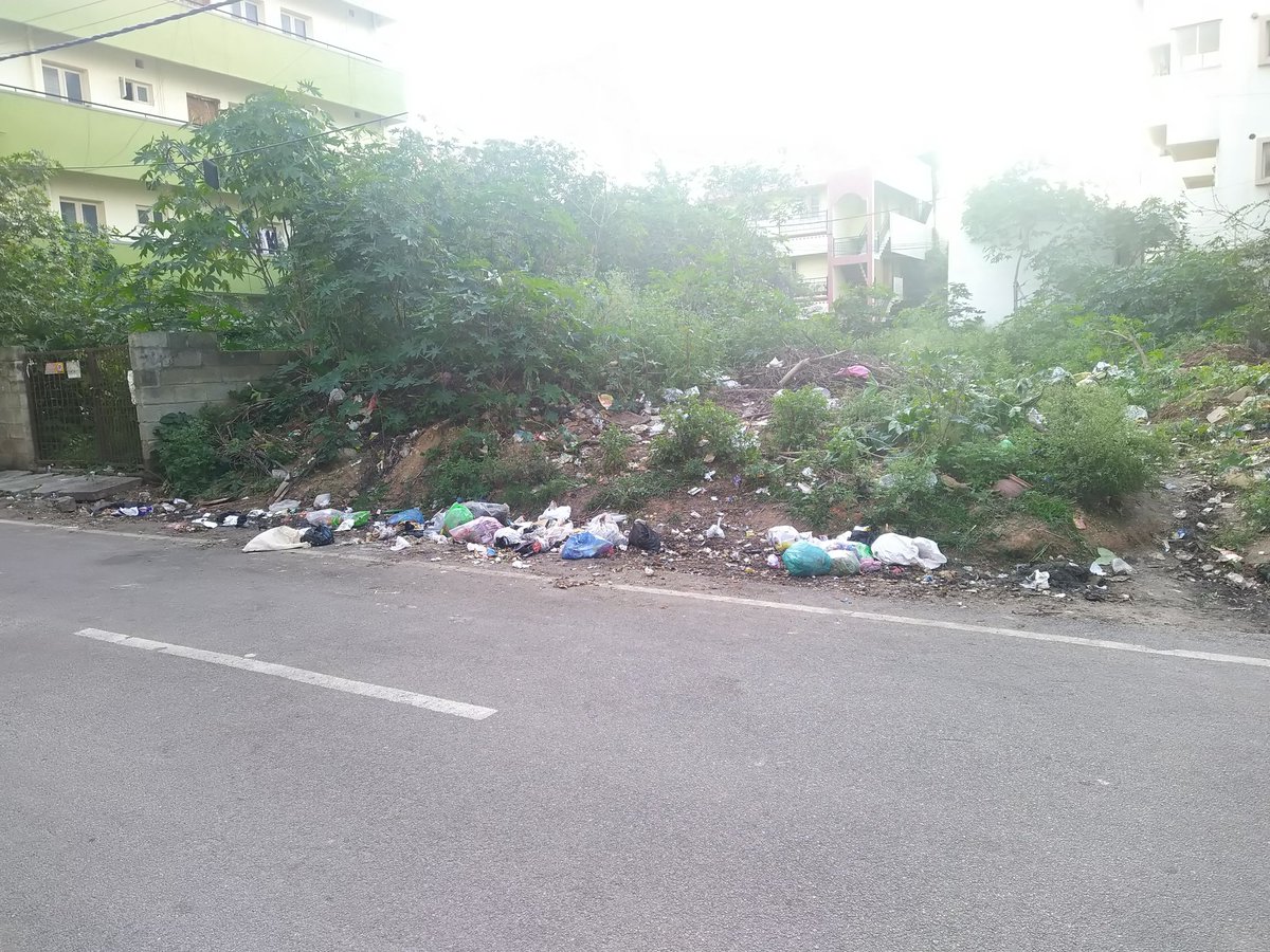 HSRIDHARA1's tweet photo. Will this ever end? Is it failure of BBMP or State Govt or of PM, that has failed Swatch Bharat https://t.co/MTJ0JOdTWe