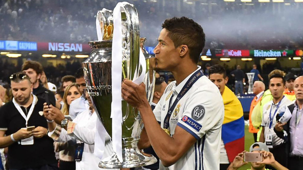 MadridXtra's tweet photo. Thank you for these 10 amazing seasons, thank you for everything @raphaelvarane ! 🤍 https://t.co/sNOYZSJg40