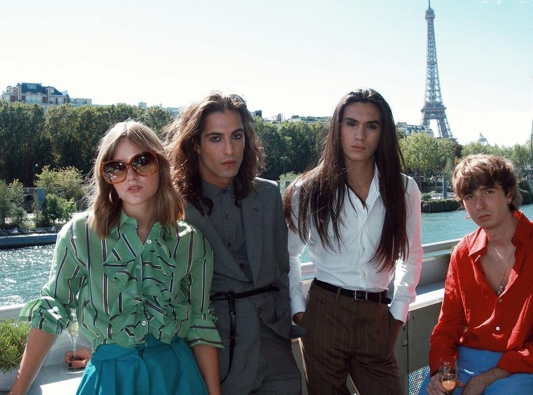 maneskinsclown's tweet photo. It looks like a picture from the ’80s but got enhanced by an app https://t.co/2jQ4Fc0slz