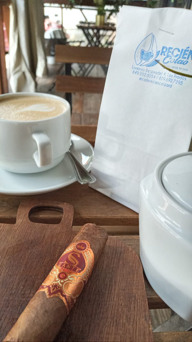 santelises's tweet photo. Gracias @cafereciencolao por brindarnos ese espacio para reiniciarnos temprano en la mañana, junto a un #SantéCigars #LaEsenciaDeCompartirMomentos
#TradicionFamiliarSC
#ExperienciaDePlacerSC https://t.co/THzJr2nG7S