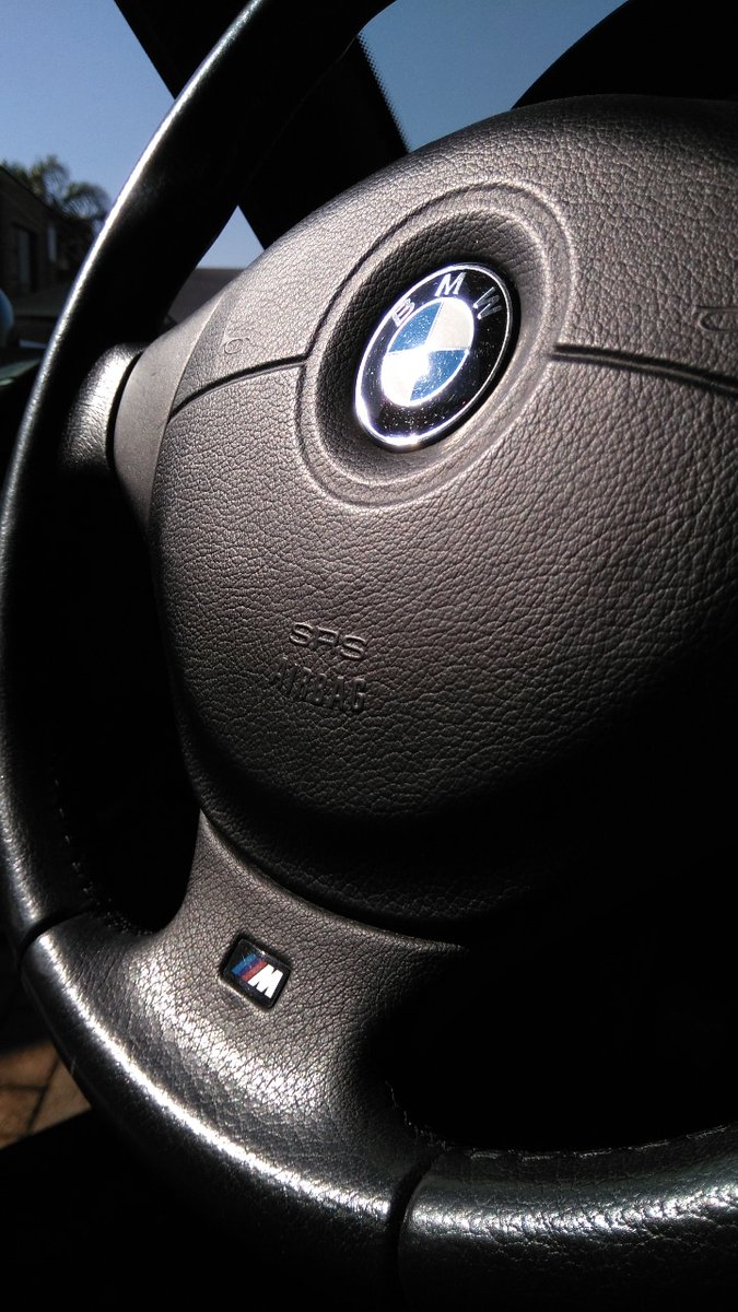 CallabeeAuto's tweet photo. The BMW Z3 has been described as "charmingly retro" and "cover and centerstage material", we can agree that it's nothing short of being timeless. Whether used in the summer or in the winter (yes, winter👀), the Z3 will always look the part. 

#CallabeeAuto https://t.co/cI4b1Gzbrm