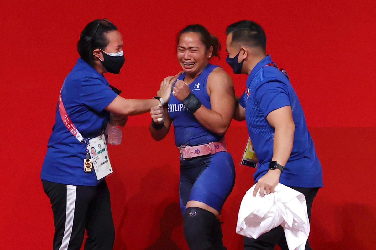rapplerdotcom's tweet image. WINNING MOMENT. 🇵🇭 🥇

MABUHAY KA, HIDILYN DIAZ! Diaz makes history as the Philippines' first Olympic #gold medalist! (Photos: Edgard Garrido/Reuters) #Tokyo2020 #Olympics #PHI #Weightlifting 

STORY: rappler.com/sports/weightl…