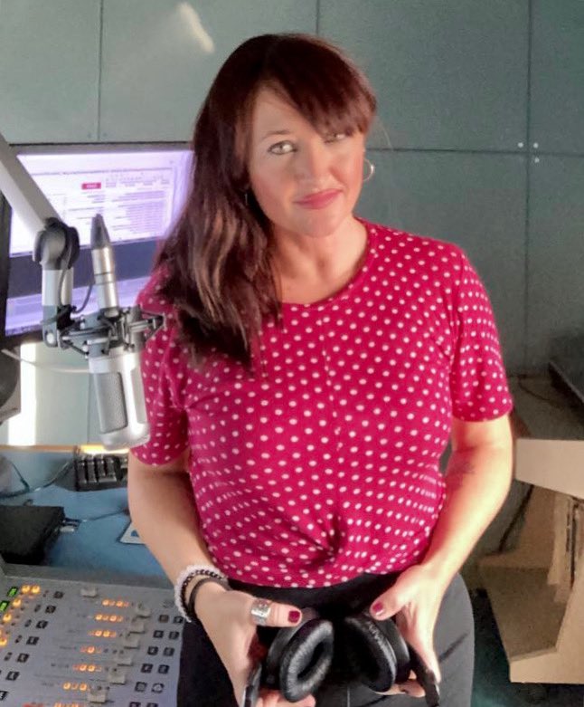 MargaAriza's tweet photo. Cada día estoy por Fórmula Fiesta Verano, de 18 a 22h🎶🎶 ¡Feliz semana de música! 🥰▶️ https://t.co/H622faC2JT #MicroOn https://t.co/MOACUa9agn