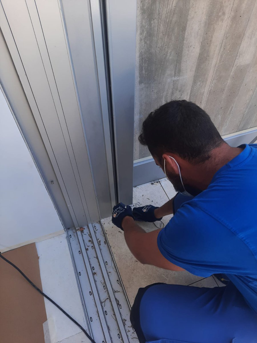 GriesserIB's tweet photo. 🛠️La semana pasada, desde nuestro #SAT, #SombrahControlSolar, realizaron esta estupenda #reparación, cambio de #motor en #Solozip box 130 de 4 metros.
👀Puedes ver todos los servicios que te podemos ofrecer en nuestro #GriesserSAT visitando: https://t.co/lEDb8F67g8 https://t.co/4dEA4I97s1