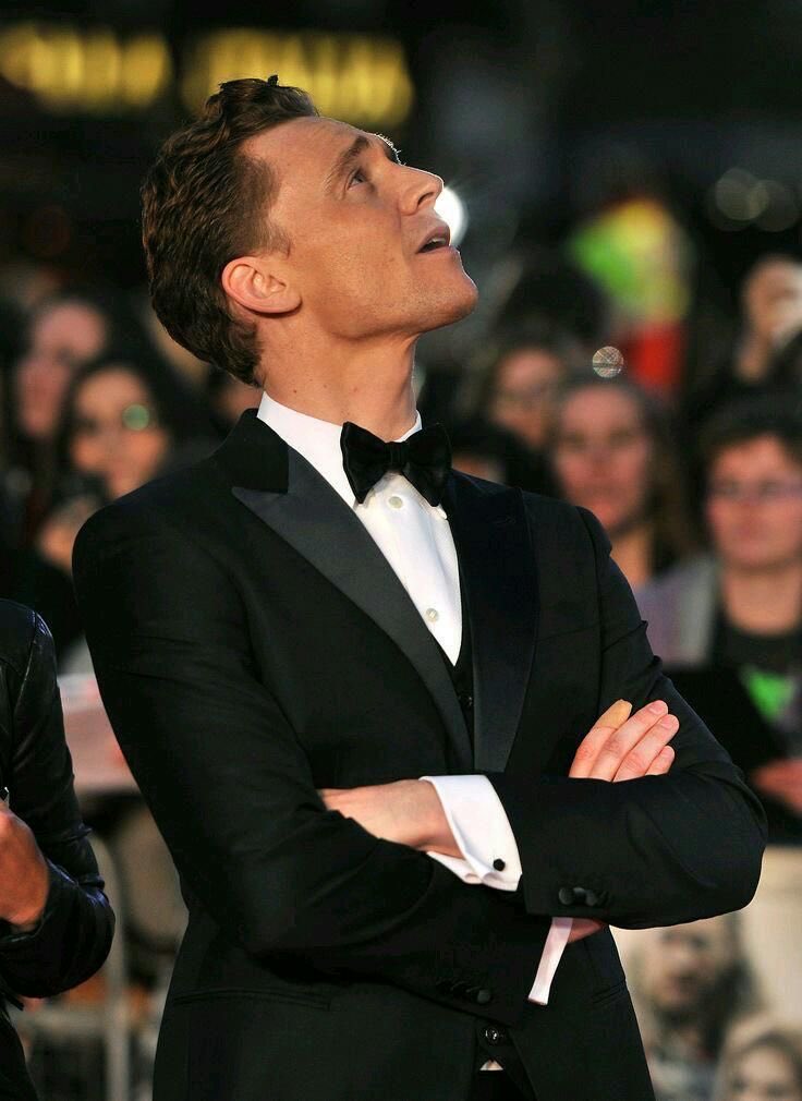 kinqosyoo's tweet photo. ur camera roll if tom hiddleston was ur boyfriend..

a thread 🧵 https://t.co/OQwow38Snp