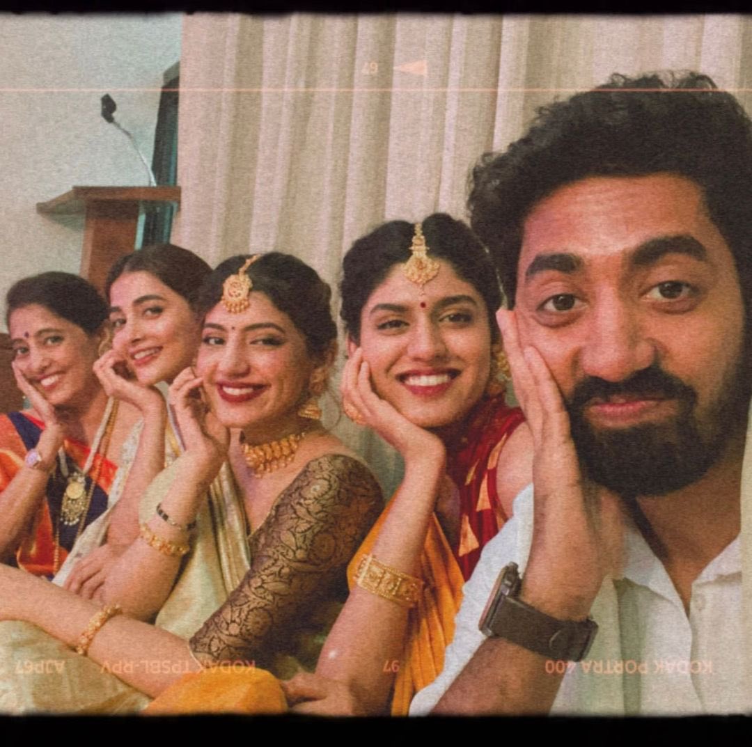 hegdepooja's tweet image. Happy Birthday to my brother who is perpetually fried with the numbr of pictures v sisters take bt is secretly loving us involvng him in them.May v alwys continue to irritate,amuse and luv u❤️@rishabhhegde this year is yours,I feel it in my “bones”..go grab it! Make d mst of it🤗