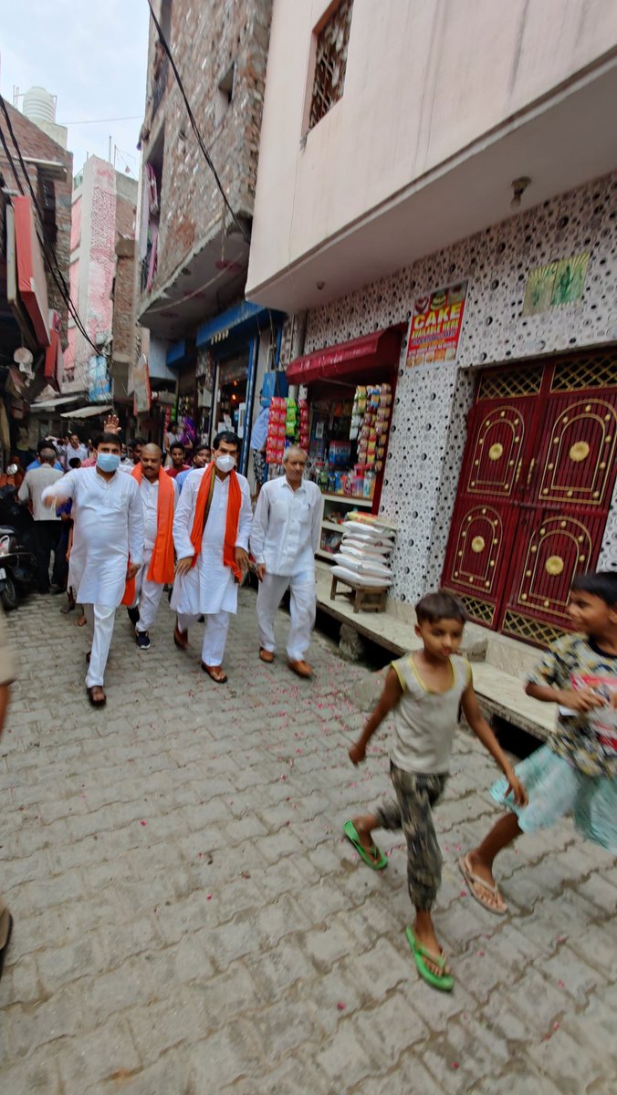 aksharmaBharat's tweet photo. ग़ाज़ियाबाद भ्रमण के दौरान आज शहर की मलिन बस्ती में गया। वहाँ अनुसूचित जाति एवं ओबीसी सहित समाज के कमजोर वर्ग के लोगों से मुलाक़ात कर उनका आशीर्वाद लिया और विकास की सम्भावनाओं की चर्चा की। 

सर्वे भवंतु सुखिनौ।

#HumaraUP 
@RSSorg @BJP4UP @narendramodi @myogiadityanath https://t.co/DSxYcILfyN
