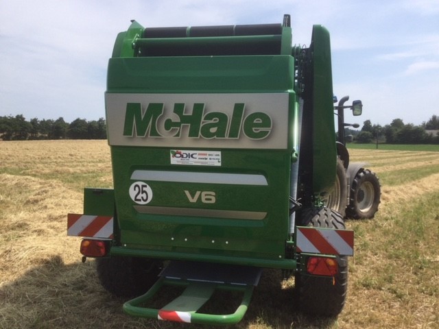 sasmichelodic's tweet photo. Livraison sur le secteur de #Landivisiau d’une presse à chambre variable @McHaleOfficial V6 740.
#mchale #sterenn #sterennequipements #presse #agriculture #agriculteur #agriculteurs #sasmichelodic #michelodic #odicgroup https://t.co/DrSqo3BHf1