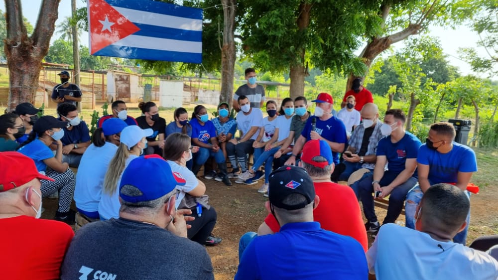 v1c7or_al3's tweet photo. Sigo a mi presidente @DiazCanelB porque es mi presidente y por sobre todo es mi profesor y me enseña a mantener a mi pueblo, a mi país y a vivir por y para Cuba. #MiMoncadaHoy por  #FidelCastro y por #Cuba @universidad_uci @UJCdeCuba @hanleyro @nataliauci16 @alicia_senra https://t.co/0d29R3y7cj