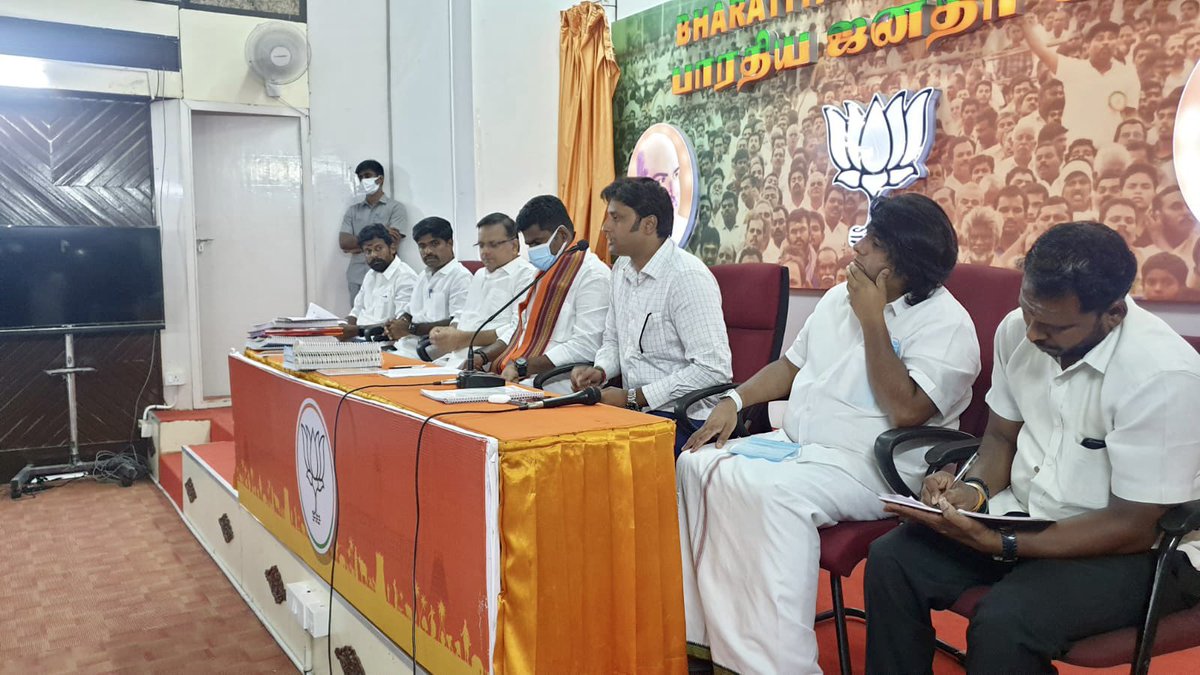 VinojBJP's tweet photo. Thank you President’ @annamalai_k. You inspired @BJYMinTN office bearers with philosophies to take forward this beautiful journey. Politics and beyond. @BJP4India @blsanthosh https://t.co/cBIDqwUR1p