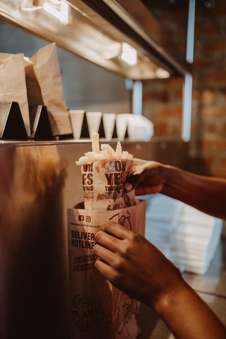 chickenhutzim's tweet photo. Why we say you #Eatbeta at Chicken hut reason 2
Our hand cut chips are freshly made, while you wait. We source our ogarnicaly grown potatoes locally. This ensures great taste and freshness, every single time, and with every purchase made, a local farmer somewhere is supported https://t.co/q2zw9bLyHS
