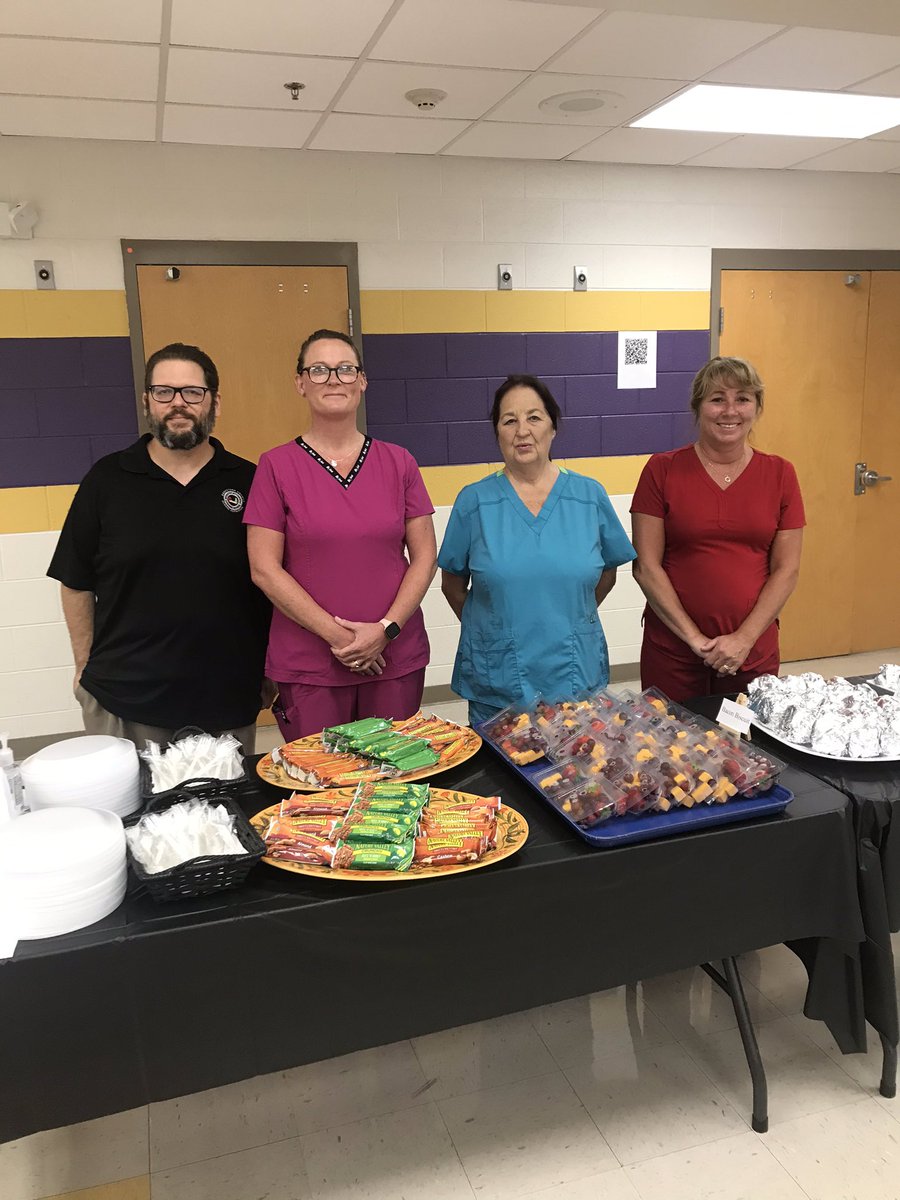 The School Nutrition Program staff at Coopertown Middle School and White House Heritage High have been hard at work preparing to welcome the new teachers to our schools. Thanks for all your hard work!