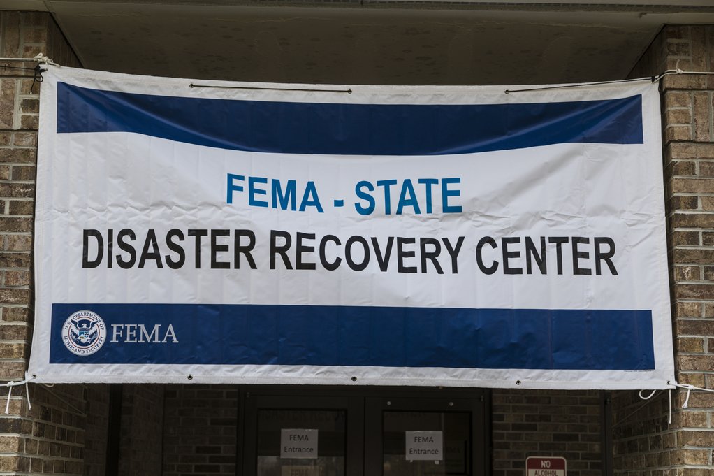 RashidaTlaib's tweet photo. 🚨FEMA Centers are open 7 a.m. - 7 p.m. Monday - Sunday to help renters, homeowners &amp; businesses: 

➡️Kemeny Rec Center 
2260 S Fort Street, Detroit 

➡️Maplewood Community Center 
31735 Maplewood Street, Garden City 

➡️Eton Senior Rec Center
4900 Pardee Ave, Dearborn Heights https://t.co/bgMMYtYFLN