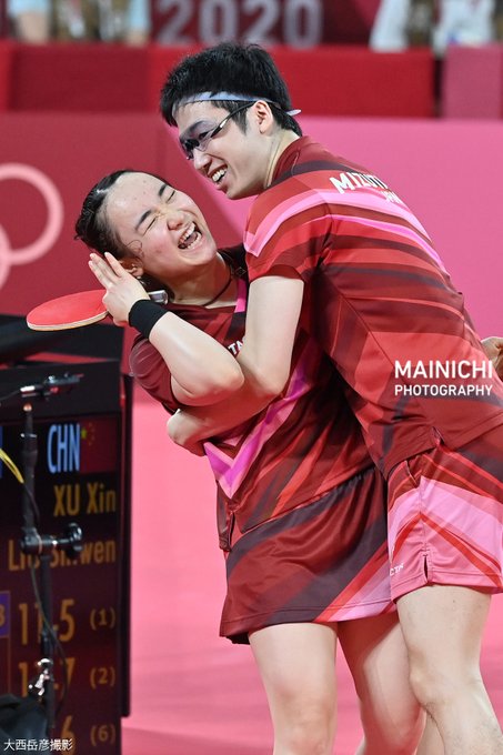 東京五輪 伊藤美誠選手 水谷選手に抱きつかれて逃げる 耳叩かれて 痛い痛い まとめダネ 東京五輪 伊藤美誠選手 水谷選手に抱きつかれて逃げる 耳叩かれて 痛い痛い まとめダネ