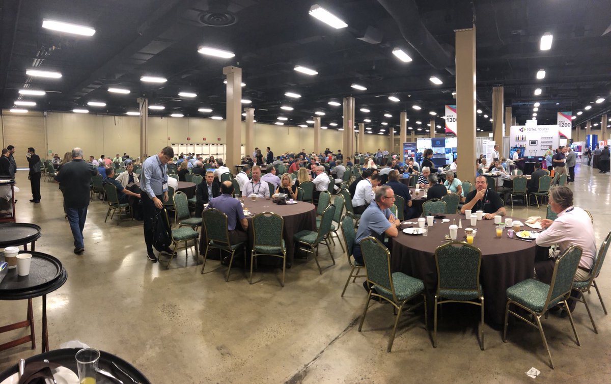 Jim_Roddy's tweet photo. Heck of a crowd for breakfast at #RetailNOW2021! ⁦@InsideRSPA⁩ https://t.co/799DGCt0Fg