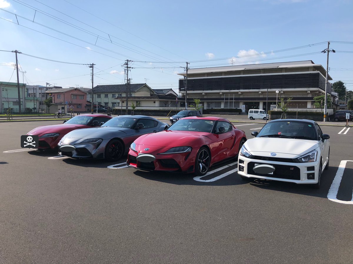 JulyTks's tweet photo. 今日は楽しく貴重な1日でした！
スープラ3台とコペンGRで写真を📸
オーナーの皆様ありがとうございました😊
自分の車にハチが1匹無断乗車😂 https://t.co/xWfL9Hxgtt