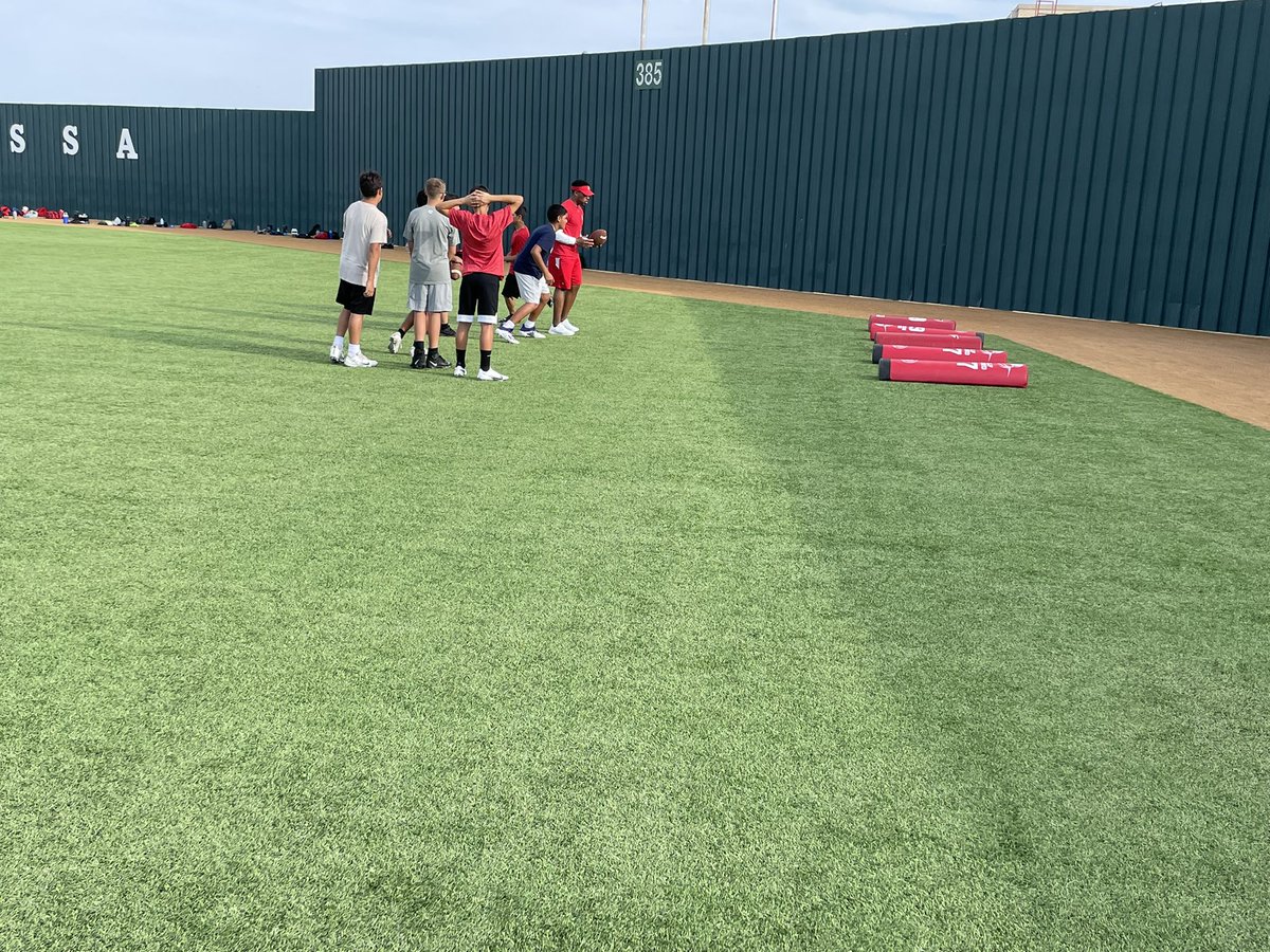 CoachOrtiz1's tweet image. Broncho 7th/8th/9th FB Camp is going strong!!! If you are not here, you are missing out! #Believe  #1of4