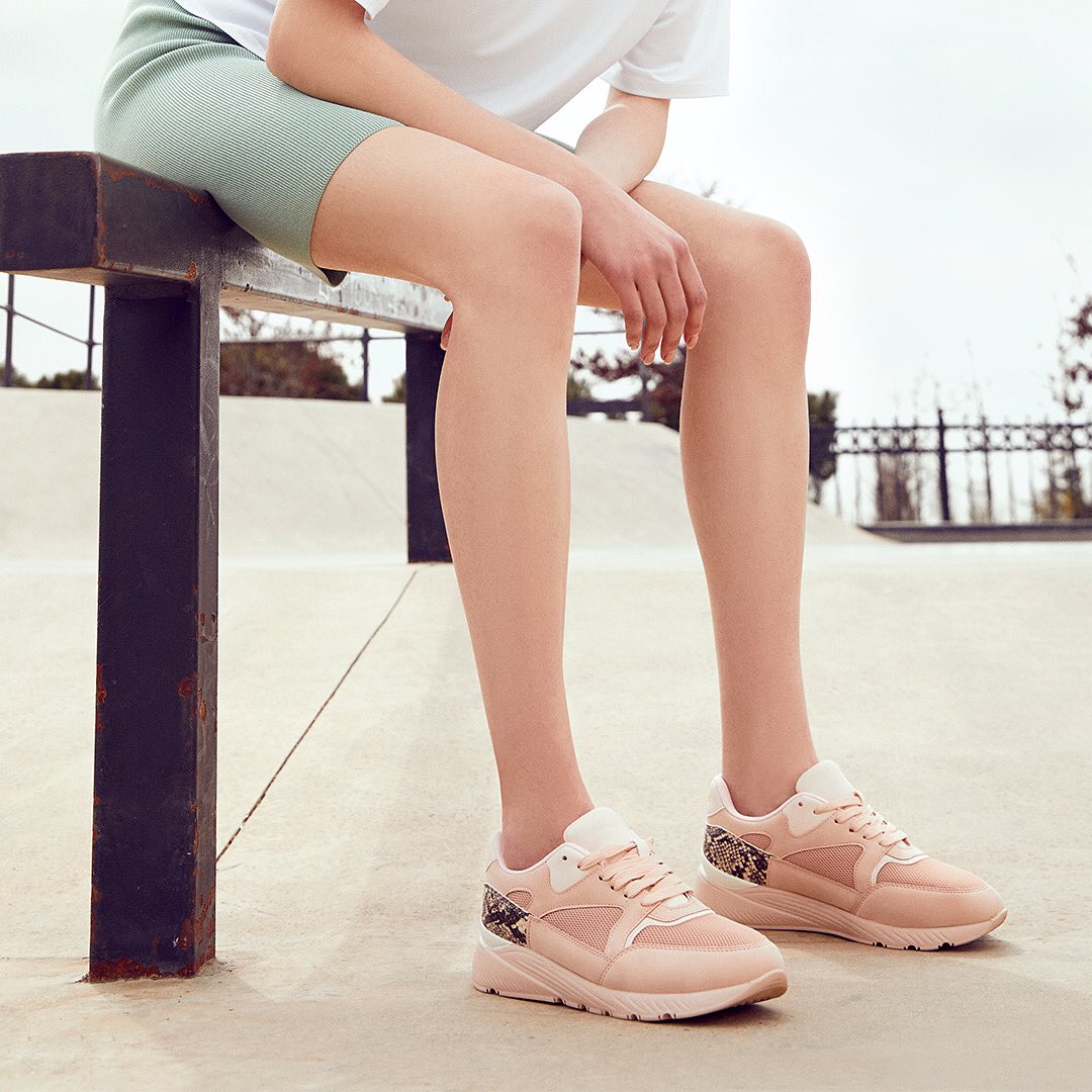 Kombinlerini soft renklerle tamamlamayı seven kızlar eklesin. Favorilere. 
bit.ly/3kX5X1R

POHL
Numara Aralığı: 36-40
Model Kod: 100668159

#Kinetix