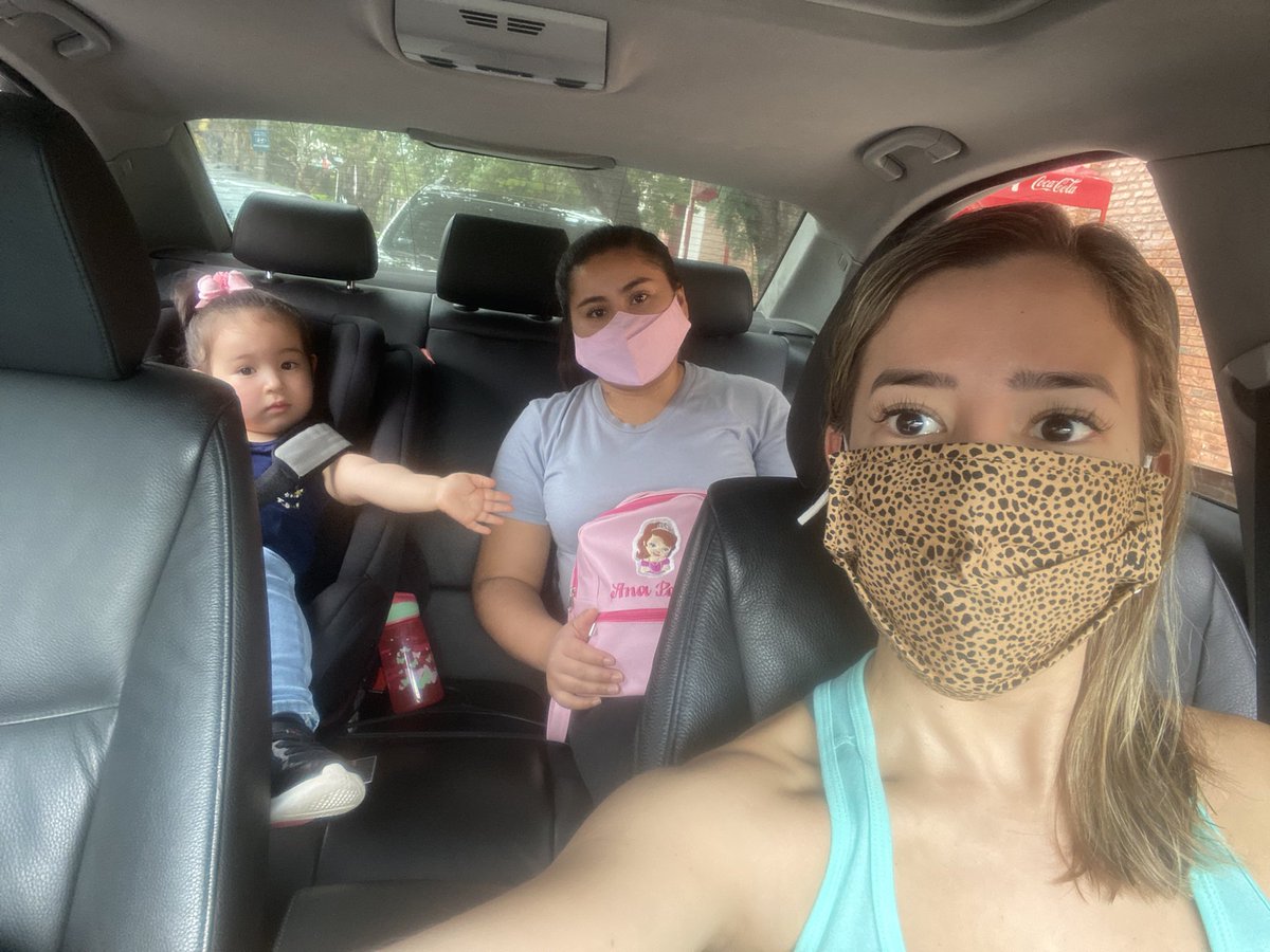 anaclau_rivas's tweet photo. Le traje a Leydi, nuestra niñera (lo más del mundo), a vacunarse al autovac del Mariscal López. Llegamos 09:20, a las 09:40 ya estaba vacunada!! Excelente servicio ❤️ @AyudaVacunate https://t.co/aTVyPQxecp