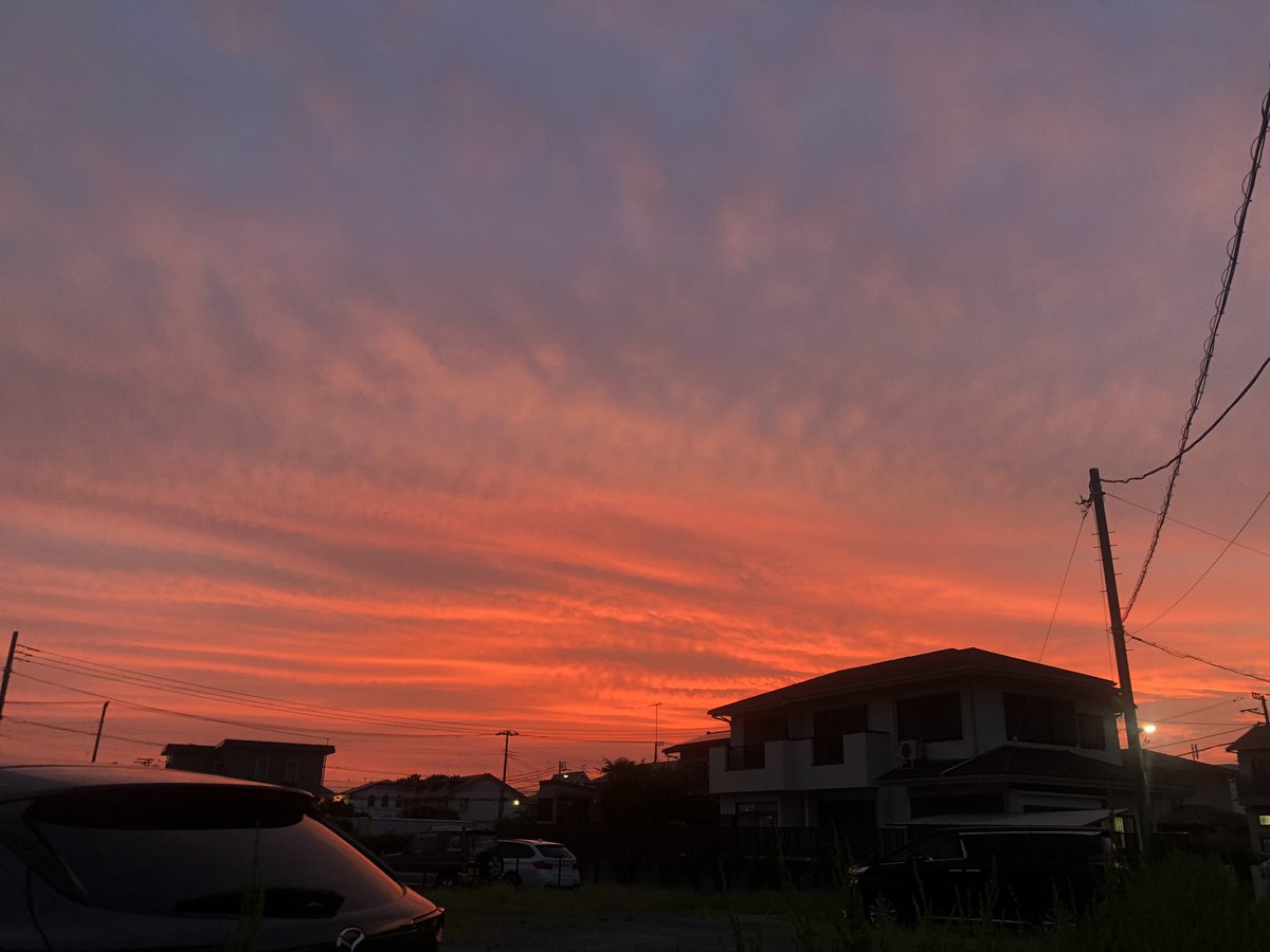 Saoringo78's tweet photo. 今日の夕陽もマジカルでした♡
連休明けの社会復帰、お疲れさまです！ https://t.co/1RbphvlUOL