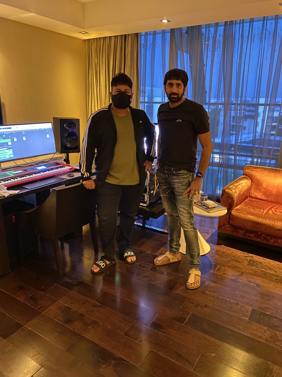 #NBK107 🦁 Music Sessions starts.

@MusicThaman Musical..

#NandamuriBalakrishna
#GopiChandhMalineni 
#FilmyBowl 

Follow @SatishKTweets