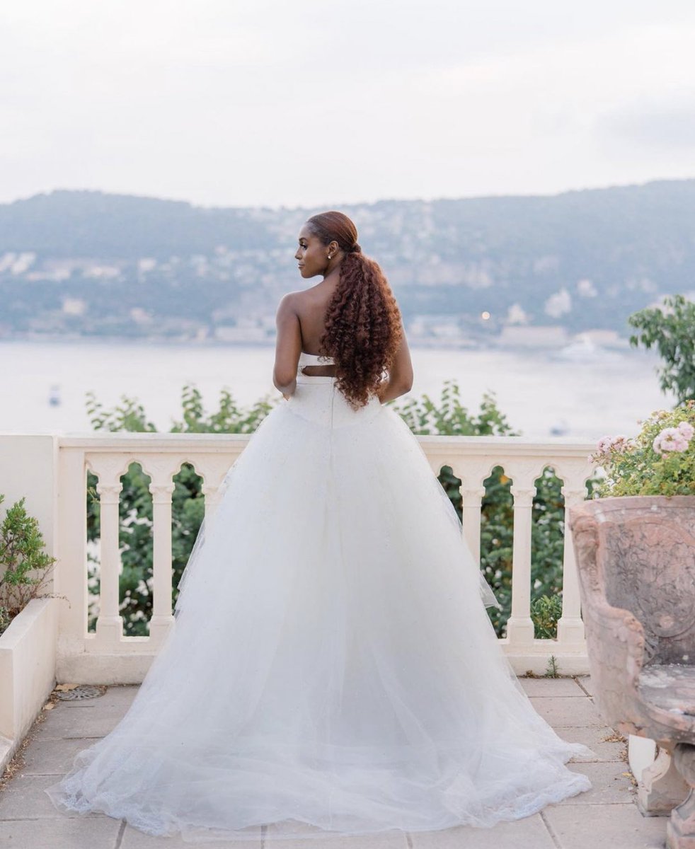 atcorpglobal's tweet photo. #BLACKLOVE @IssaRae ties the knot in custom @VeraWang 👰🏽 💍 

 #WhatsYourAt #WhereYoureAt #AtCorpLoves 🌍 https://t.co/iK5HnmfTKu