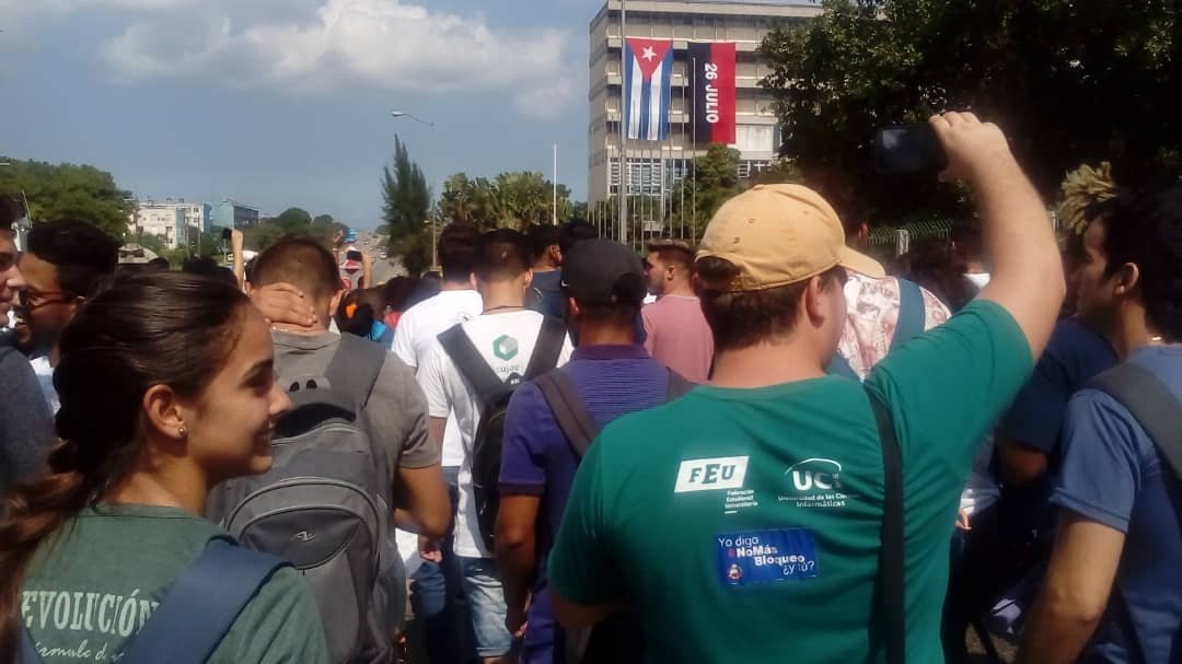 #SomosContinuidad de aquella gesta heroica del #26Julio en la construcción de nuestro socialismo, libre de injerencias extranjeras y anexionistas, ayudándonos entre los propios cubanos, los que aman de verdad esta tierra. #CubaViva #EliminaElBloqueo 
@WalterBG_uci 
@armandoacruz