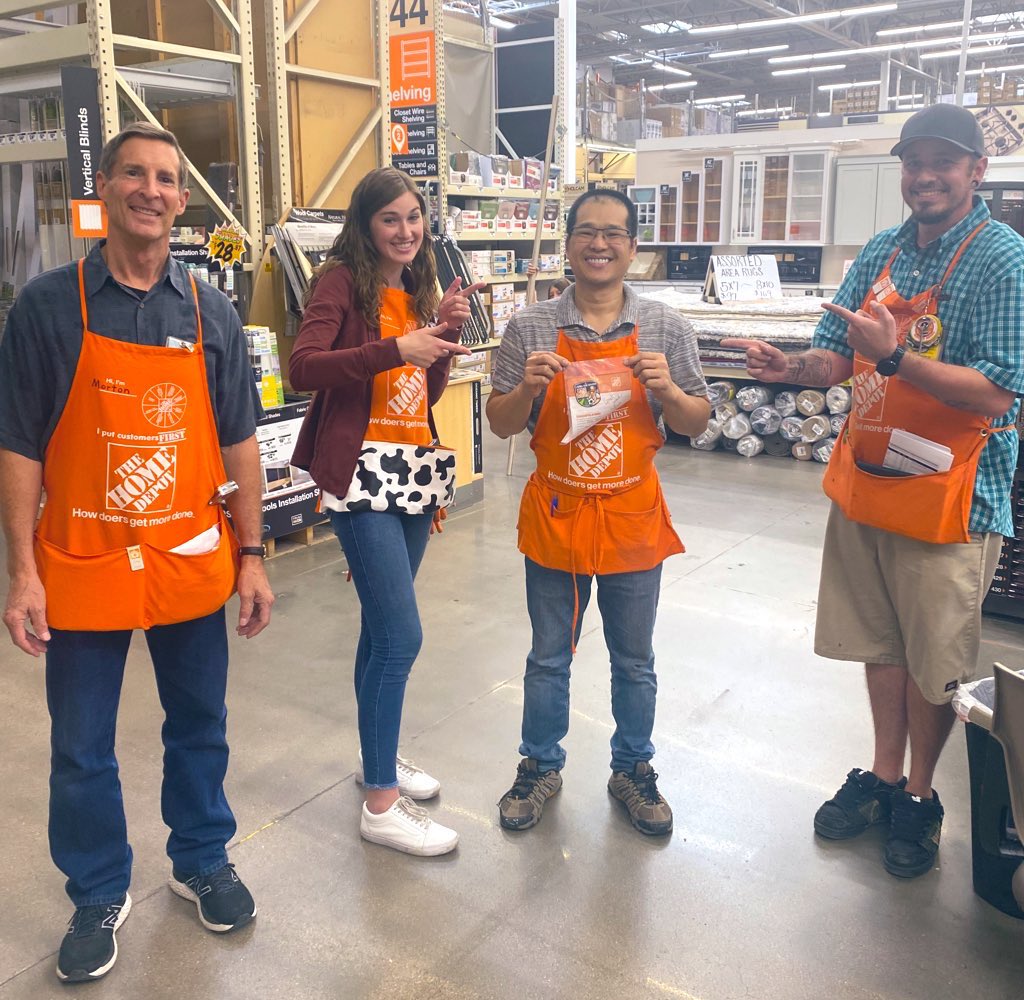🚨1st #HomerBadges awarded to our new D23 superstars 🌟Peter +🌟Kyleigh are both amazing additions to the team! Learning the value of #GETBehaviors to drive results with in-stock &amp; customer service💪🏽 <a href="/HD_1507/">Home Depot #1507</a> #TrendingOrange #BuildingStrongRelationships Way to go‼️