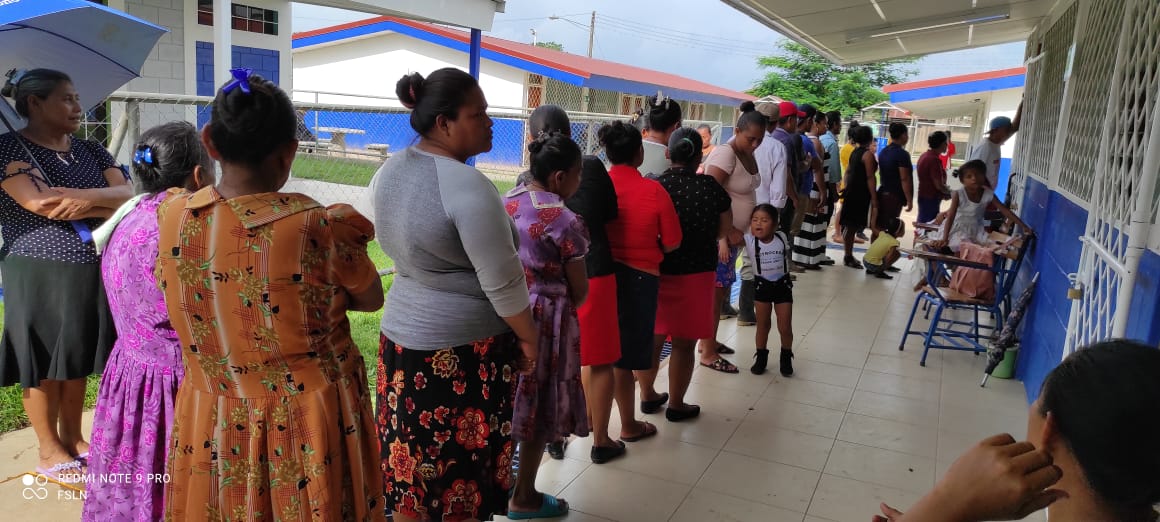 OscarSmithNic's tweet photo. Imágenes exclusivas desde #Musawas Capital de los hermanos y hermanas Mayangna Bonanza una jornada muy cívica que culminó después de las 10 pm.  El colegio Faustino Frithz Charly. Todos y todas muy amenos participaron de la verificación ciudadana https://t.co/RMeLTuxxa9