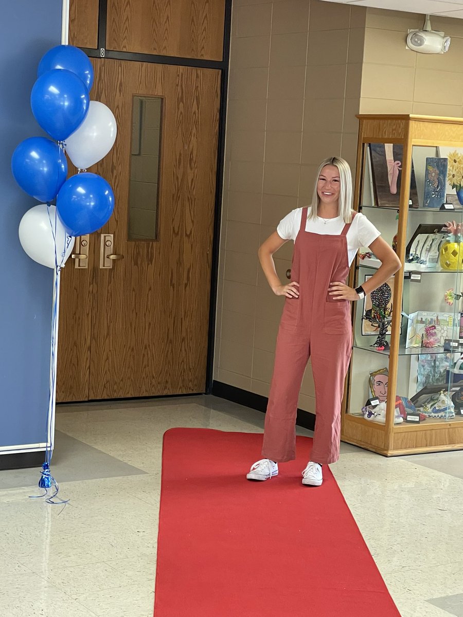 One of THE best days of the year! New Teacher Orientation and Induction!! We are welcoming 28 new staff members to D161! #d161learns <a href="/FlossmoorHills/">Flossmoor Hills</a> <a href="/TheHornetsHive/">Heather Hill School</a> <a href="/SerenaHills_161/">Serena Hills</a> <a href="/western161/">Western Avenue</a> <a href="/ParkerJrHigh/">Parker Junior High</a> <a href="/D161Supe/">Dr. Smith</a>