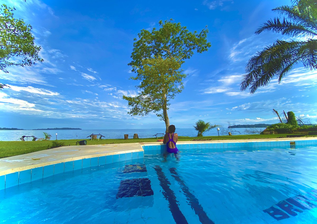 PeshK319's tweet photo. Swimming pool photo dump https://t.co/8DAHBTawOJ