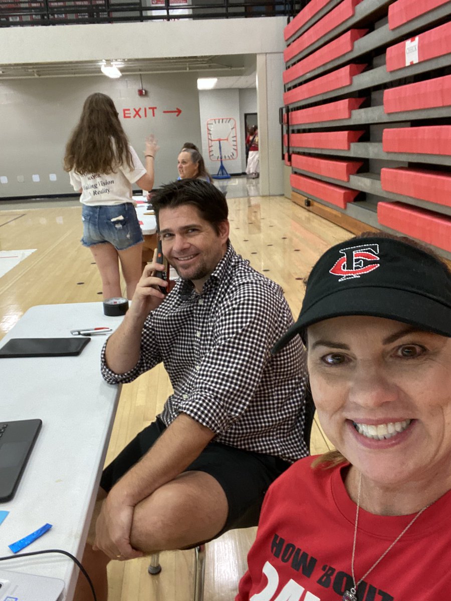 denebolarae's tweet photo. Dawg Days! Senior Class Sponsors hard at work. Looking forward to working with the class of 2022!! Go Dawgs! @ForsythCHS https://t.co/n3eDwcENN5