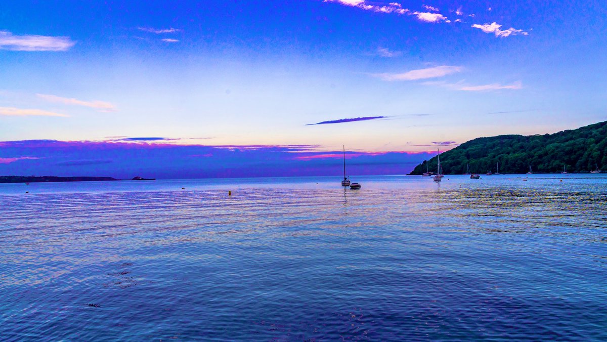 Another tranquil sunset in Kingsand, Cornwall. 
#cornwall #cornwalllife #photographer #SonyAlpha #landscape #ocean #travelphotography #GreatBritain #photooftheday #uk #photography #outdoors #beachlife @NatGeoPhotos @StormHour @ThePhotoHour @BBCWthrWatchers @ParkTweets @wextweets