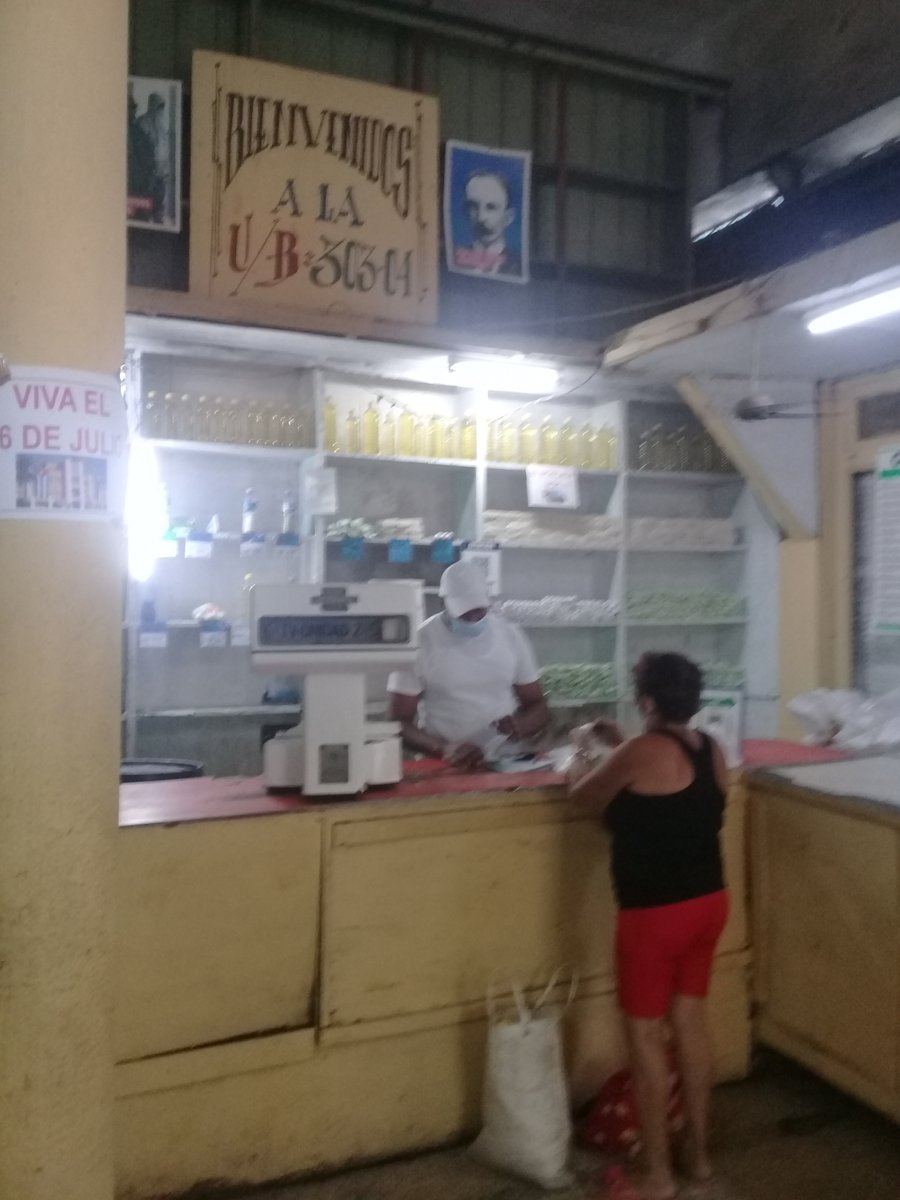 Inició hoy gradualmente la venta de la canasta familiar normada del mes de agosto en todos el país.
#ACubaPonleCorazon 
#MiMoncadaEsHoy