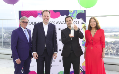 FNW_DE's tweet photo. DFD: Modebusiness Award 2021 geht an Heiko Wunder https://t.co/hXQXq3ST6r https://t.co/BDiUjJRtyE