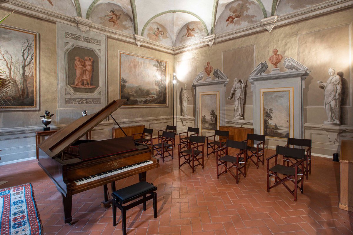 The contemplation of beauty encourages art. Music finds an extraordinary expression in the marvellous frescoed halls of the Fondazione Mascarade Opera. 

#opera 
#operasingers 
#iloveopera 
#operasingersofinstagram 
#operalife 
#liveopera 
#instaopera 
#instaclassical
